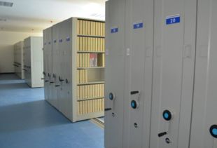 保管紙質(zhì)文件還選手動(dòng)密集架